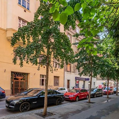 Mini Ultra Central Studio Budapest Luaran gambar